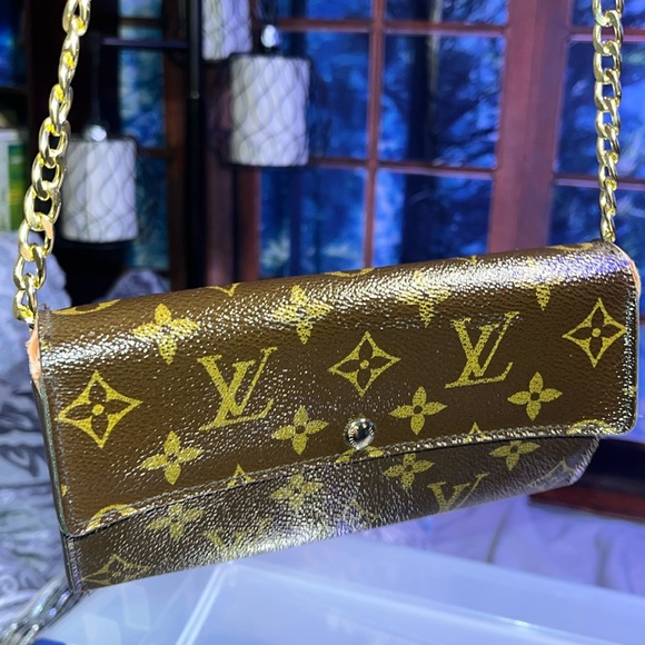 #824| LouisVuitton Monogram wallet+ chain, some loose stitching, well maintained - Picture 15 of 16